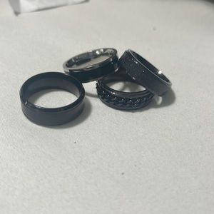 4 black rings